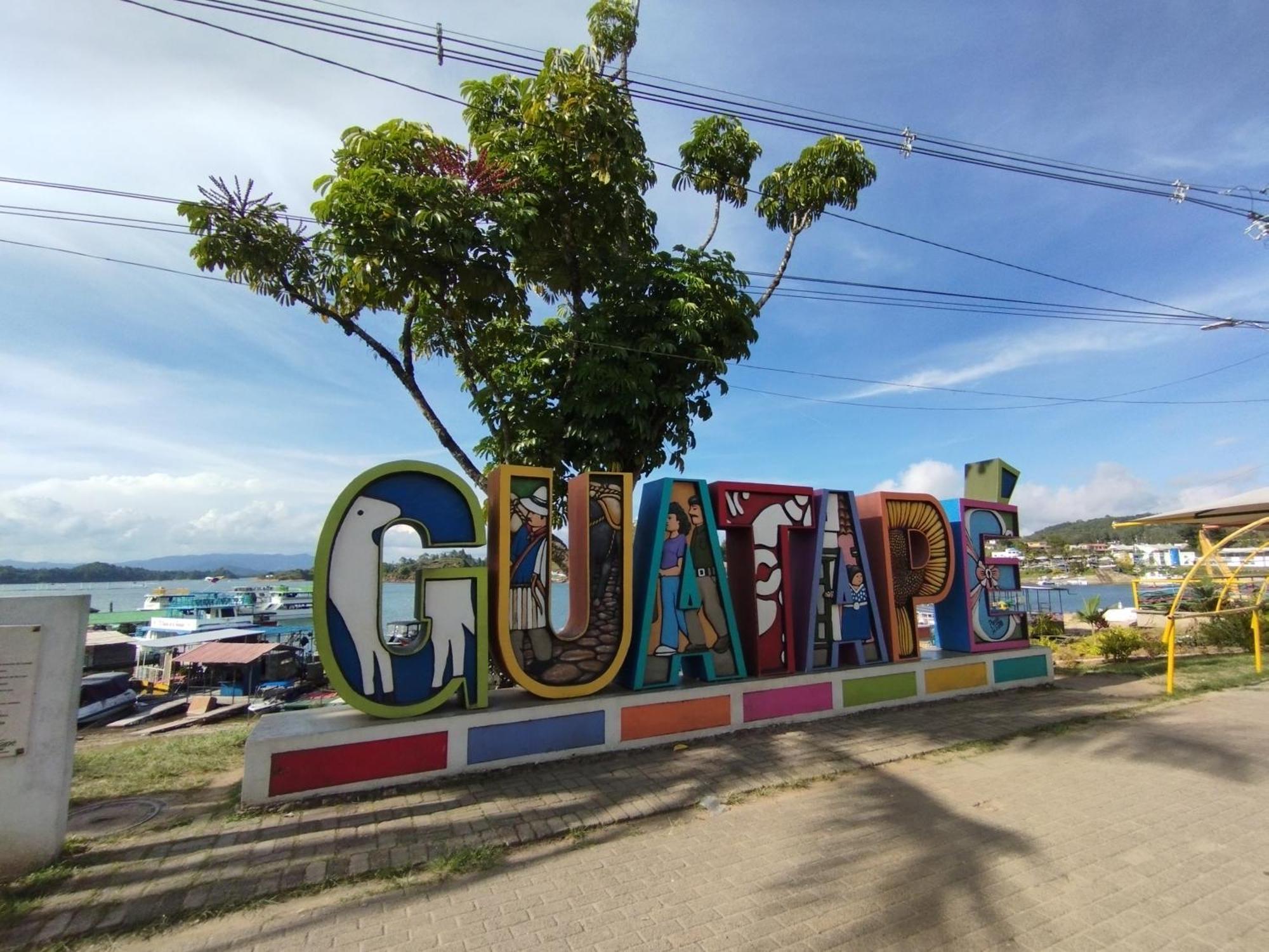Aptos Plaza Principal, Con Y Sin Vista Al Embalse, Frente Autobus, A 8 Minutos De La Piedra Del Penol, Todo Cerca!!! Гуатапе Экстерьер фото